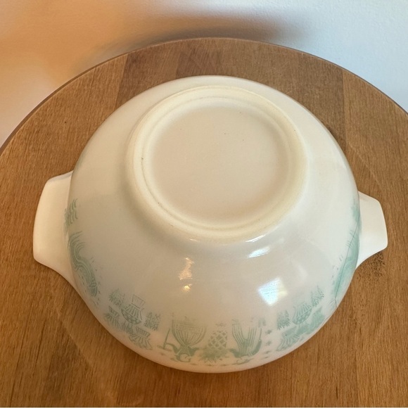 SOLD- Vintage Pyrex 442 Amish  Butterprint Cinderella 1.5 QT White Mixing Bowl - Picture 12 of 16